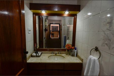 Apartamento à venda com 273m², 4 quartos e 1 vagaBanheiro da Suíte 2