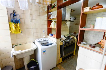 Apartamento à venda com 273m², 4 quartos e 1 vagaÁrea de Serviço