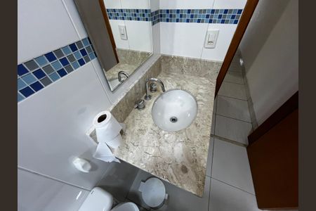 Casa à venda com 104m², 3 quartos e 2 vagasBanheiro