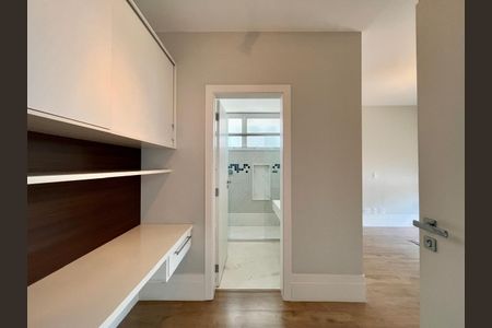 Casa de condomínio à venda com 435m², 5 quartos e 6 vagasSuíte 4