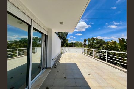 Casa de condomínio à venda com 435m², 5 quartos e 6 vagasVaranda da suíte