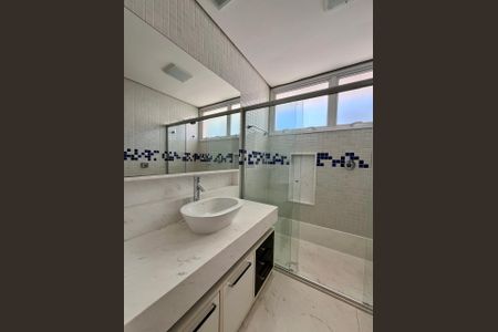 Casa de condomínio à venda com 435m², 5 quartos e 6 vagasBanheiro da Suíte 2