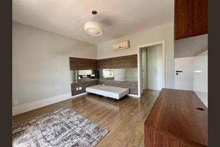 Casa de condomínio à venda com 435m², 5 quartos e 6 vagasSuíte 3