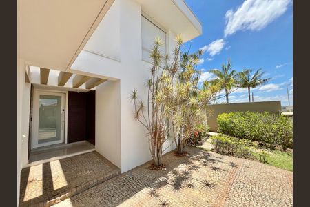Casa de condomínio à venda com 435m², 5 quartos e 6 vagasFachada da casa
