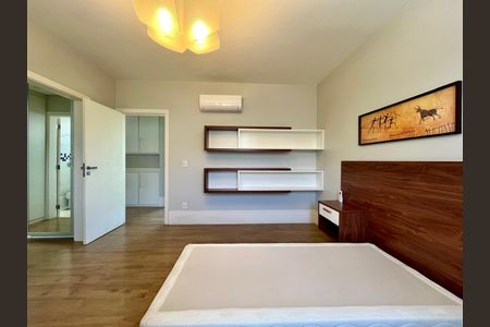 Casa de condomínio à venda com 435m², 5 quartos e 6 vagasSuíte 2