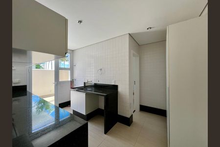 Casa de condomínio à venda com 435m², 5 quartos e 6 vagasÁrea de serviço