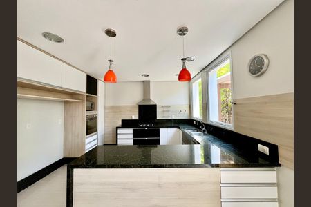 Casa de condomínio à venda com 435m², 5 quartos e 6 vagasCozinha