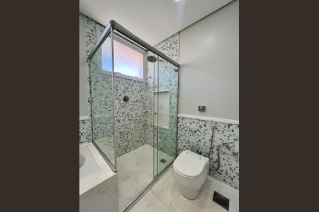 Casa de condomínio à venda com 435m², 5 quartos e 6 vagasBanheiro da suíte 1