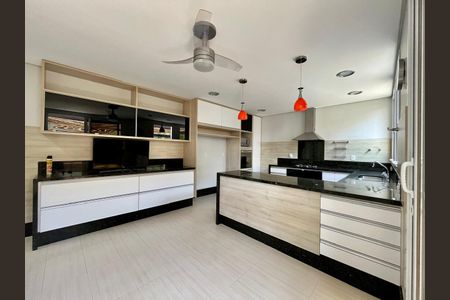 Casa de condomínio à venda com 435m², 5 quartos e 6 vagasCozinha