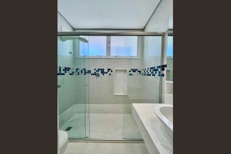 Casa de condomínio à venda com 435m², 5 quartos e 6 vagasBanheiro da Suíte 4