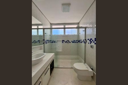 Casa de condomínio à venda com 435m², 5 quartos e 6 vagasBanheiro da Suíte 2