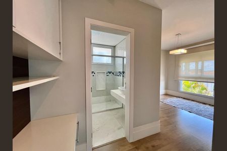 Casa de condomínio à venda com 435m², 5 quartos e 6 vagasSuíte 4