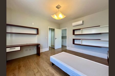 Casa de condomínio à venda com 435m², 5 quartos e 6 vagasSuíte 2