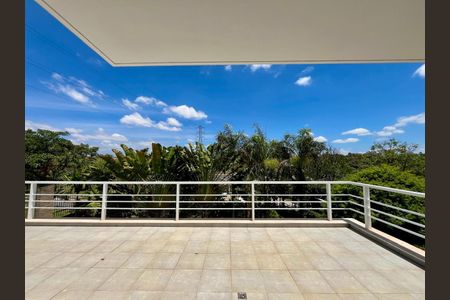 Casa de condomínio à venda com 435m², 5 quartos e 6 vagasVaranda da suíte