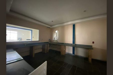 Casa à venda com 200m², 8 quartos e sem vaga