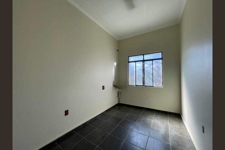 Casa à venda com 200m², 8 quartos e sem vaga