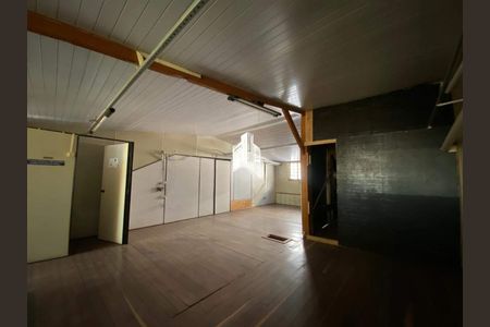 Casa à venda com 200m², 8 quartos e sem vaga