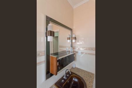 Casa à venda com 122m², 3 quartos e 2 vagas Casa à venda com 122m², 3 quartos e 2 vagasBanheiro