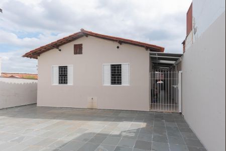 Casa à venda com 122m², 3 quartos e 2 vagas Casa à venda com 122m², 3 quartos e 2 vagasQuintal