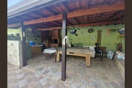 Casa à venda com 180m², 4 quartos e 4 vagas