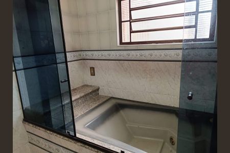 Casa à venda com 251m², 5 quartos e 3 vagas