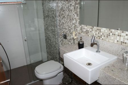 Casa à venda com 510m², 6 quartos e 6 vagasBanheiro Corredor