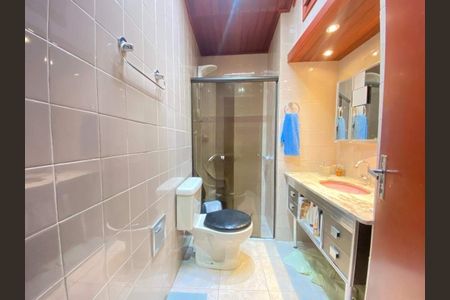 Casa à venda com 220m², 4 quartos e 1 vaga