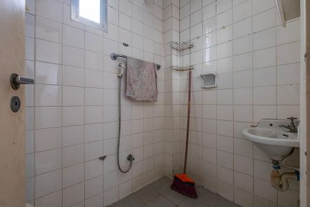 Apartamento à venda com 209m², 3 quartos e 2 vagas Apartamento à venda com 209m², 3 quartos e 2 vagasÁrea de Serviço - Banheiro