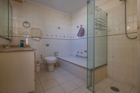 Suíte - Banheiro de apartamento à venda com 3 quartos, 209m² em Jardins, São Paulo