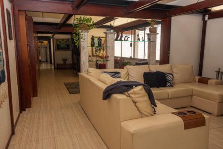 Casa à venda com 400m², 4 quartos e 3 vagasSala de TV