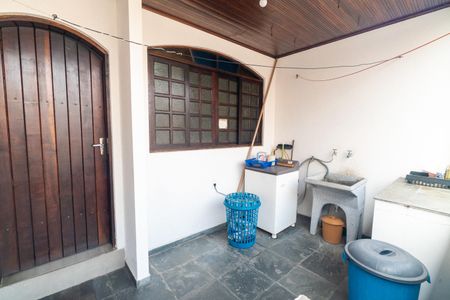 Casa à venda com 210m², 3 quartos e 2 vagasLavanderia