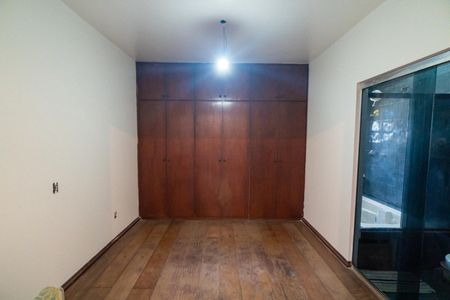 Casa à venda com 210m², 3 quartos e 2 vagasSuite