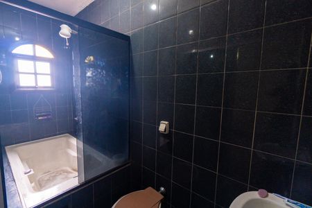 Casa à venda com 210m², 3 quartos e 2 vagasBanheiro da Suíte