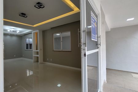 Casa de condomínio à venda com 209m², 4 quartos e 3 vagasSala