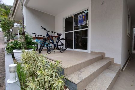 Casa de condomínio à venda com 209m², 4 quartos e 3 vagasFachada