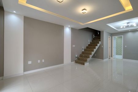 Casa de condomínio à venda com 209m², 4 quartos e 3 vagasSala