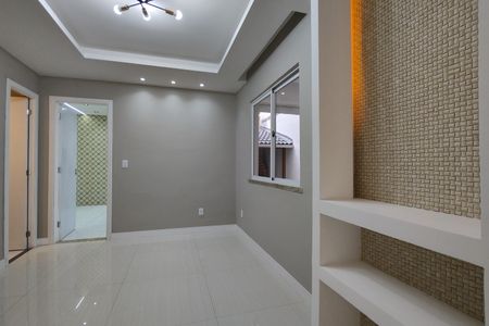 Casa de condomínio à venda com 209m², 4 quartos e 3 vagasSala