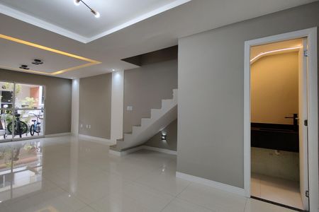 Casa de condomínio à venda com 209m², 4 quartos e 3 vagasSala