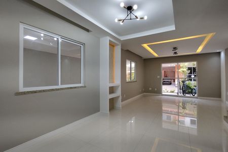 Casa de condomínio à venda com 209m², 4 quartos e 3 vagasSala