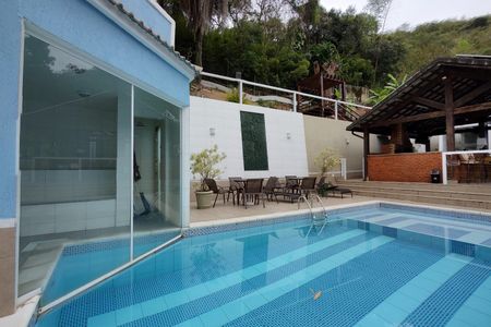 Casa de condomínio à venda com 209m², 4 quartos e 3 vagasÁrea comum - Piscina
