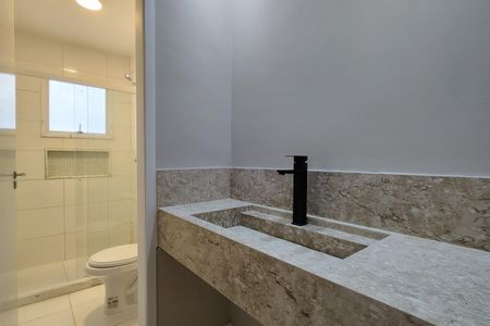 Casa de condomínio à venda com 209m², 4 quartos e 3 vagasBanheiro do Quarto Suíte 3 e 4