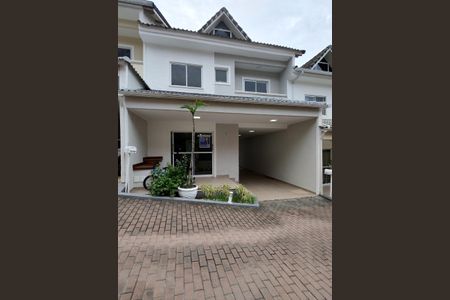 Casa de condomínio à venda com 209m², 4 quartos e 3 vagasFachada