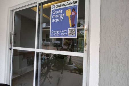 Casa de condomínio à venda com 209m², 4 quartos e 3 vagasPlaca