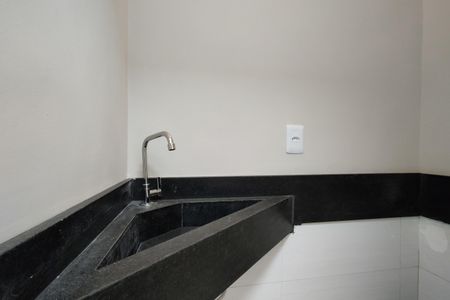 Casa de condomínio à venda com 209m², 4 quartos e 3 vagasBanheiro de serviço