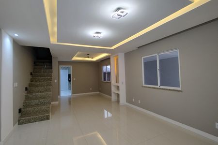Casa de condomínio à venda com 209m², 4 quartos e 3 vagasSala