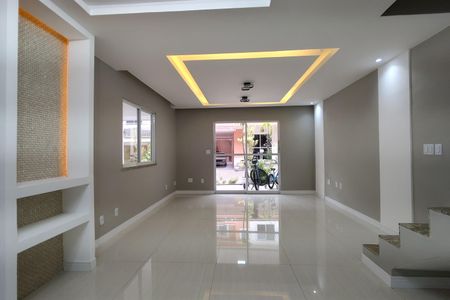 Casa de condomínio à venda com 209m², 4 quartos e 3 vagasSala