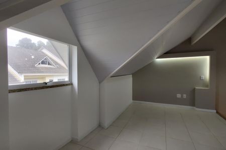 Casa de condomínio à venda com 209m², 4 quartos e 3 vagasSótão