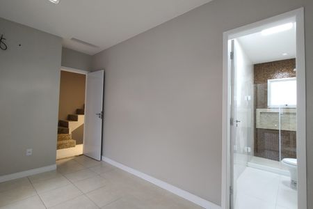 Casa de condomínio à venda com 209m², 4 quartos e 3 vagasQuarto 2 - Suíte