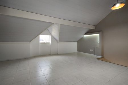 Casa de condomínio à venda com 209m², 4 quartos e 3 vagasSótão