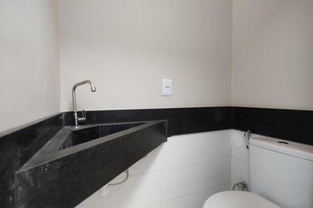 Casa de condomínio à venda com 209m², 4 quartos e 3 vagasBanheiro de serviço